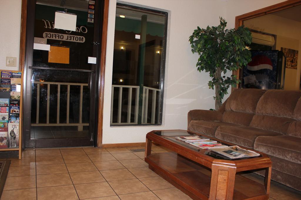 Oak Hill Inn And Suites Tahlequah Exteriör bild
