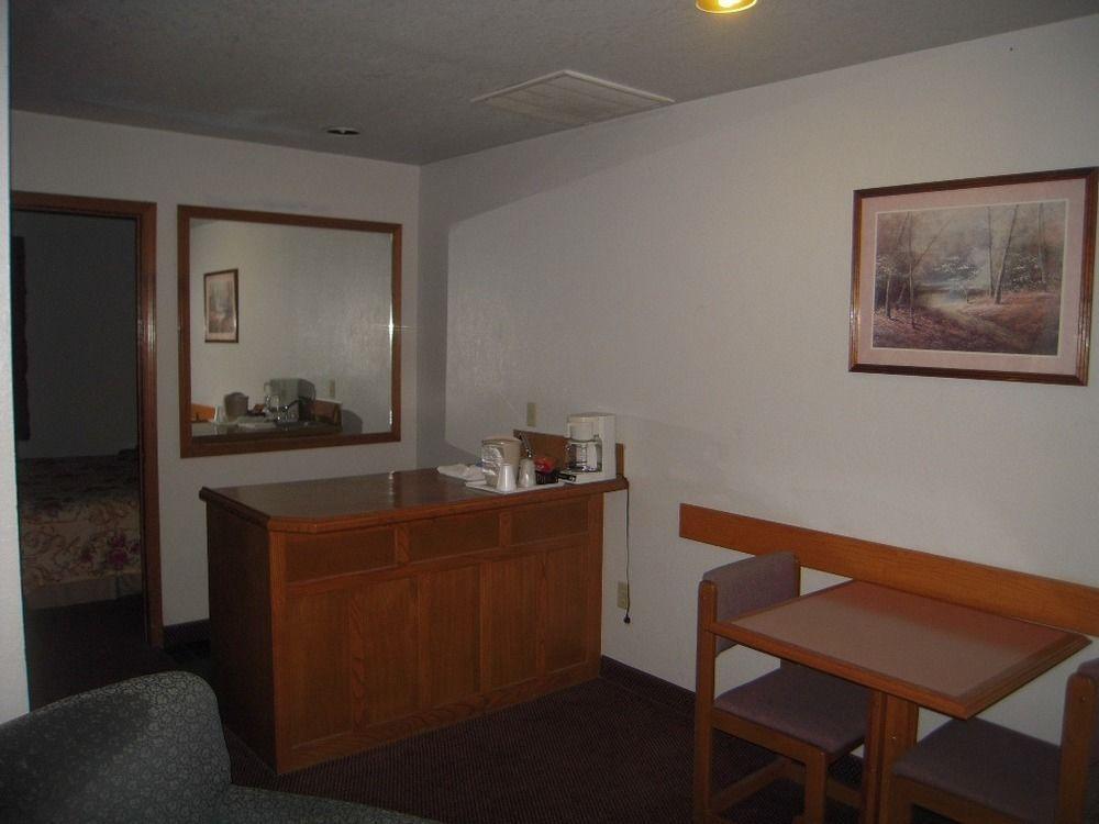 Oak Hill Inn And Suites Tahlequah Exteriör bild