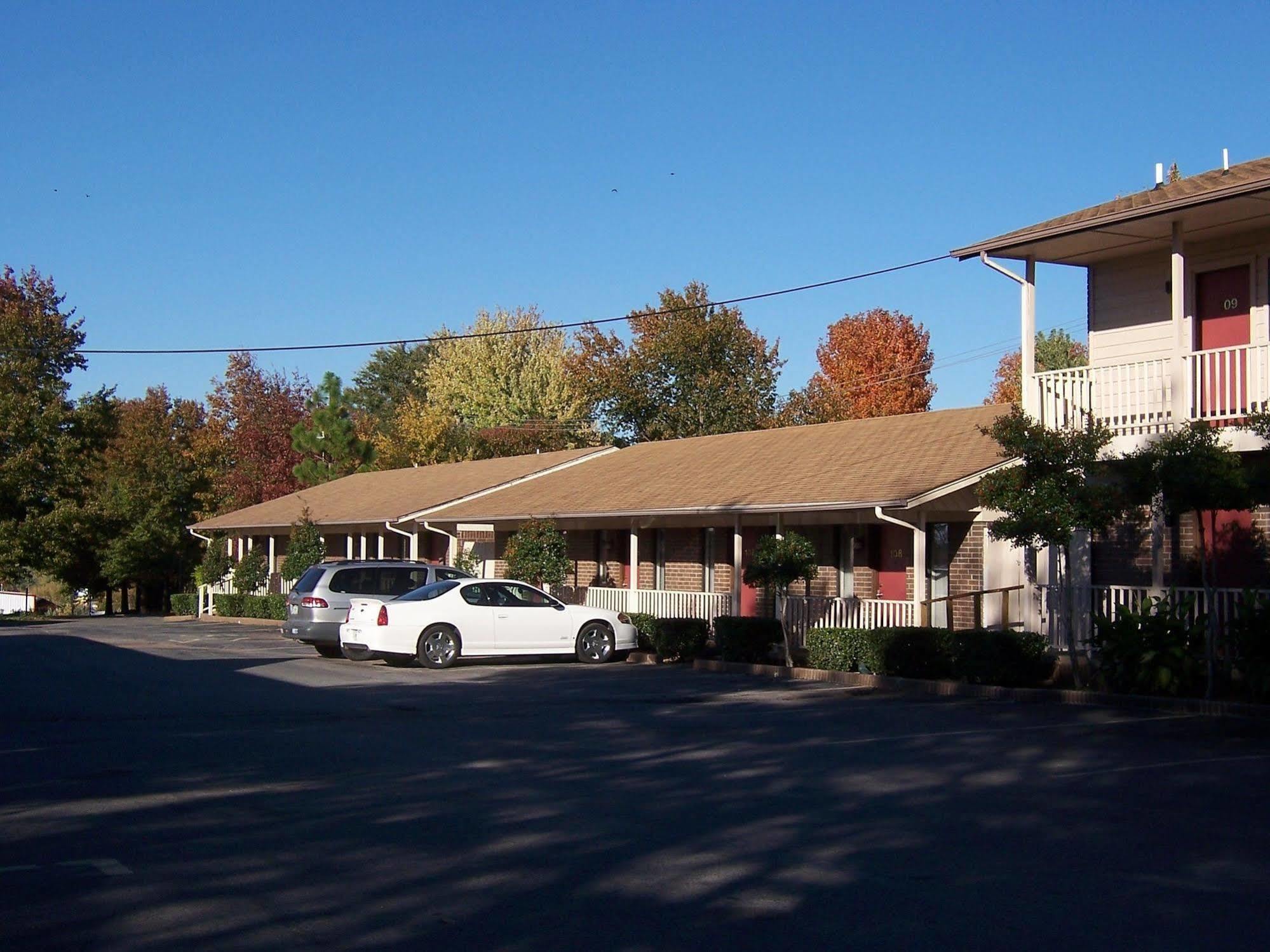 Oak Hill Inn And Suites Tahlequah Exteriör bild