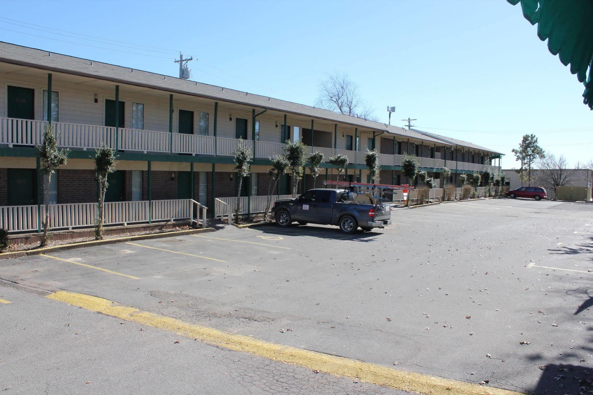 Oak Hill Inn And Suites Tahlequah Exteriör bild