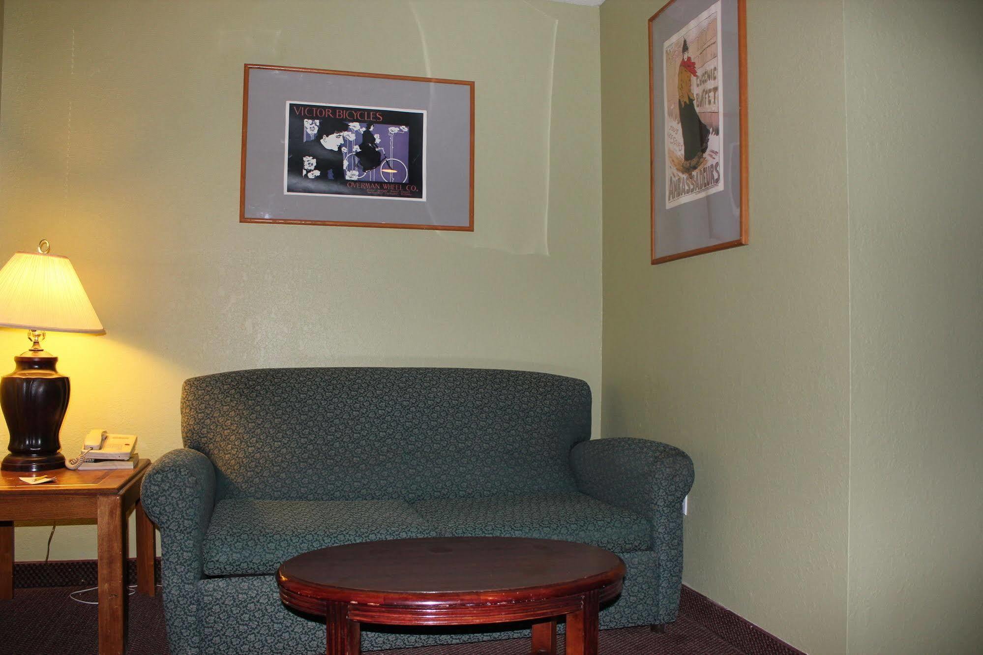 Oak Hill Inn And Suites Tahlequah Exteriör bild