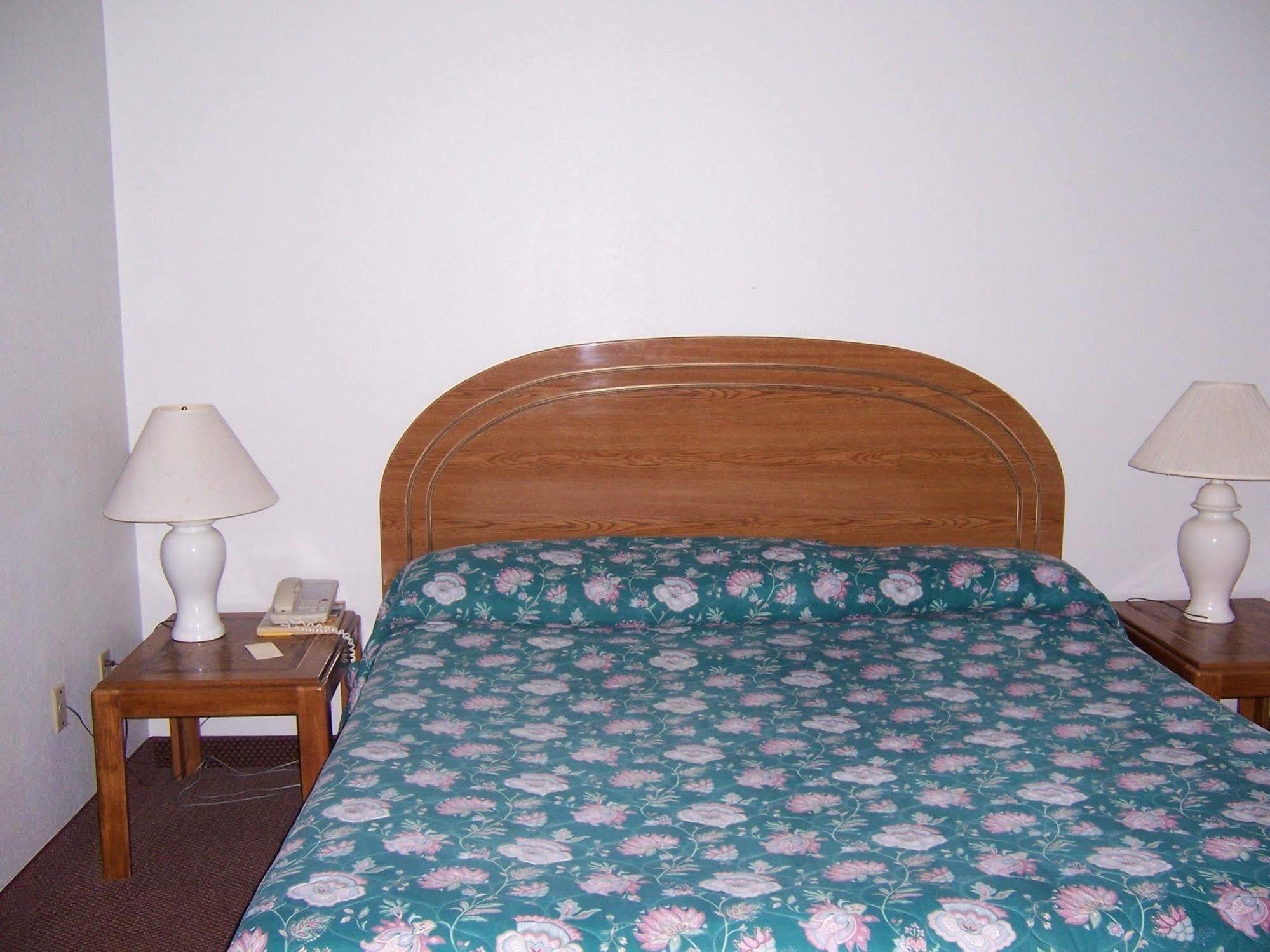Oak Hill Inn And Suites Tahlequah Exteriör bild