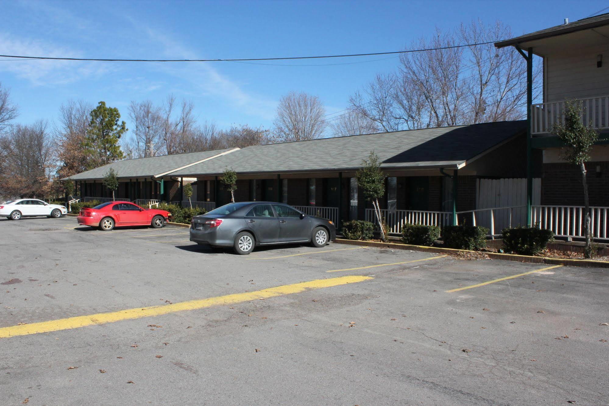 Oak Hill Inn And Suites Tahlequah Exteriör bild